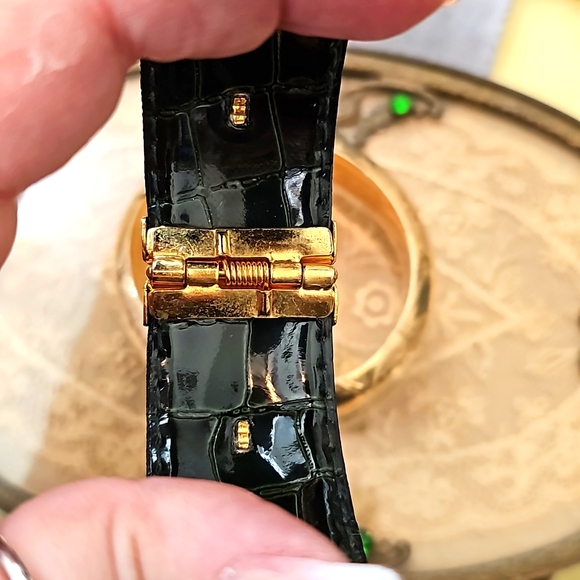 Vintage Brushed Gold & Black Lion Clamper Bracelet - Picture 6 of 7